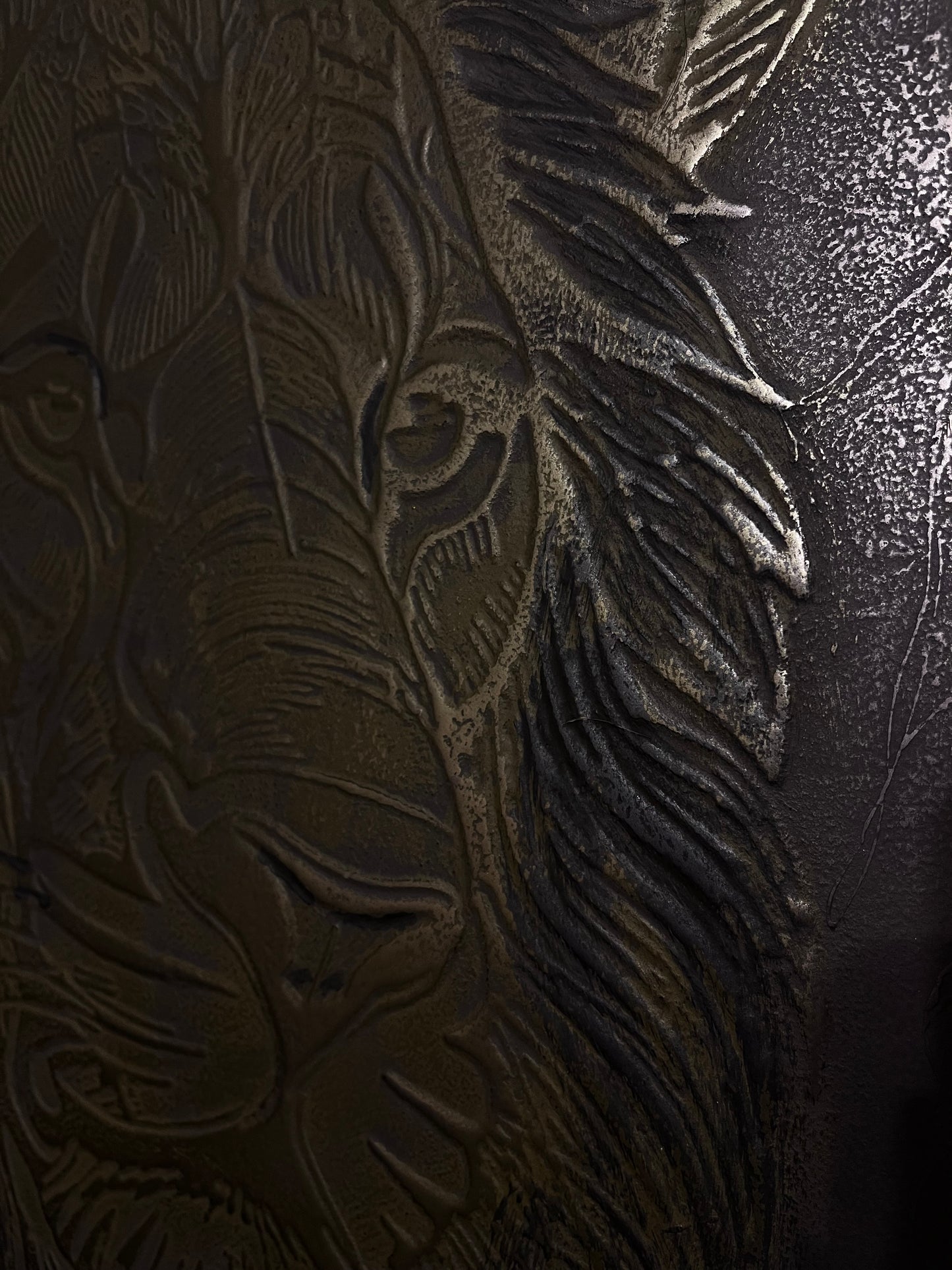 skysto metalo paveikslai, modernus interjeras, rankų darbo paveikslas, liūtas interjere, prabangi sienų dekoracija, Tamara Deko, metalo menas. www.tamaradeko.lt, liutas paveikslas, skysto metalo paveikslas, prabanga, premium paveikslas