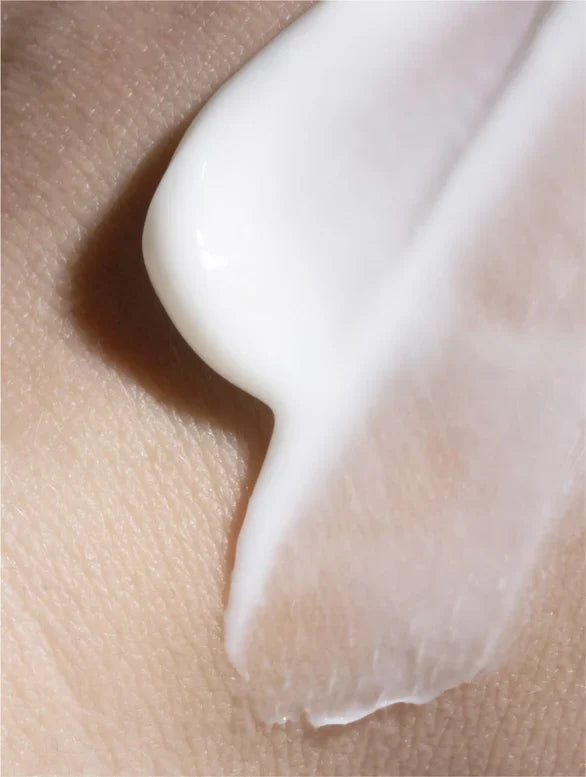 Kūno kremas su 5% Urea ir 2% Panthenol - 280ml
Šis intensyvaus poveikio kremas sukurtas tam, kad pasirūpintų sausa, šiurkščia ar jautria tavo oda, suteikdamas jai ilgalaikį ir gilų drėkinimą.