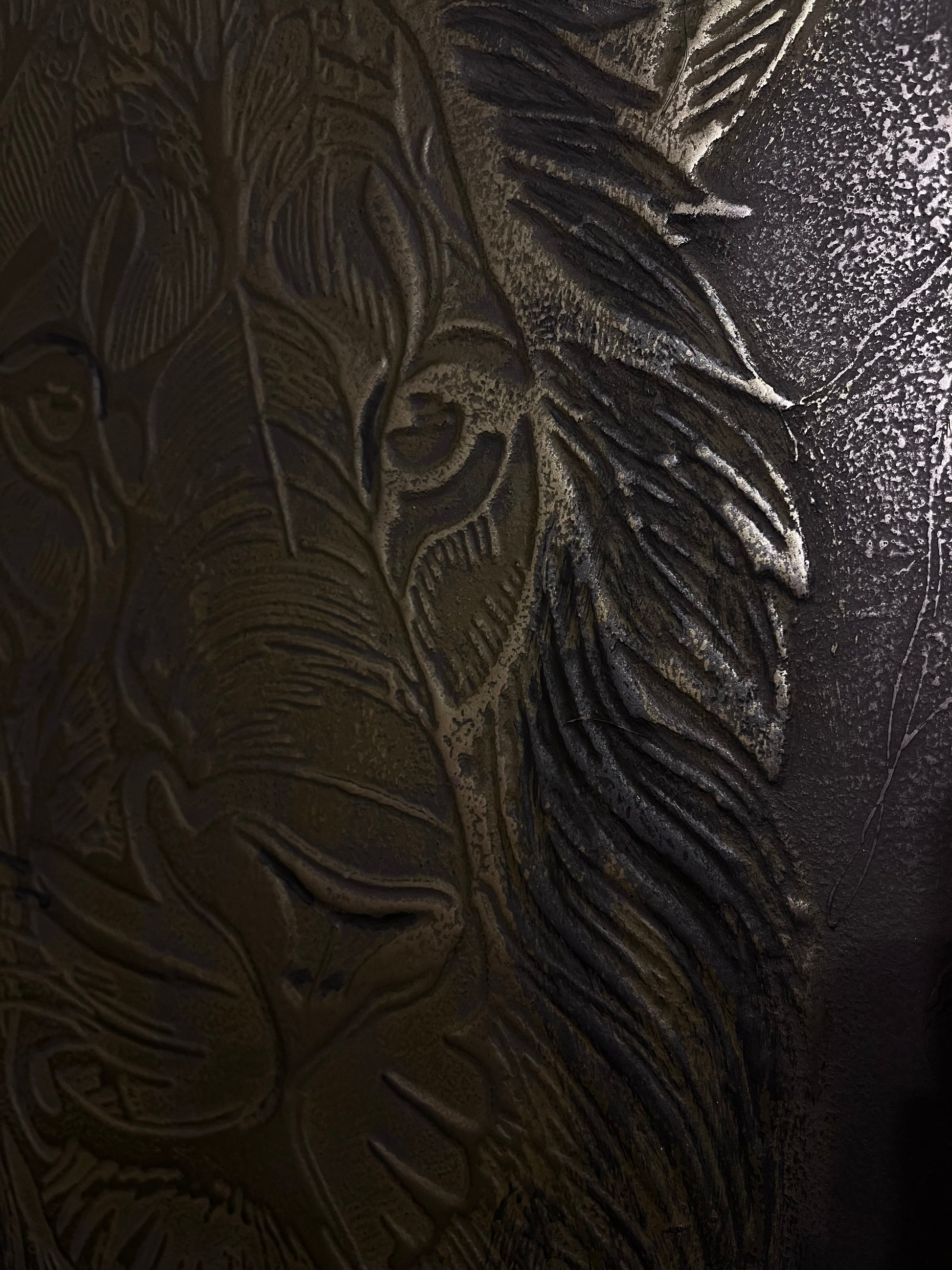 skysto metalo paveikslai, modernus interjeras, rankų darbo paveikslas, liūtas interjere, prabangi sienų dekoracija, Tamara Deko, metalo menas. www.tamaradeko.lt, liutas paveikslas, skysto metalo paveikslas, prabanga, premium paveikslas